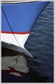 Reflet de coque bleue et blanche